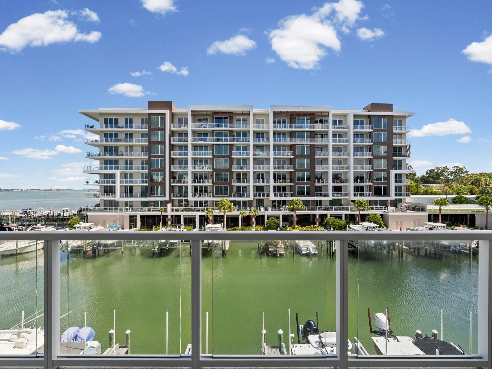 MARINA BAY MASTER CONDO - Residential