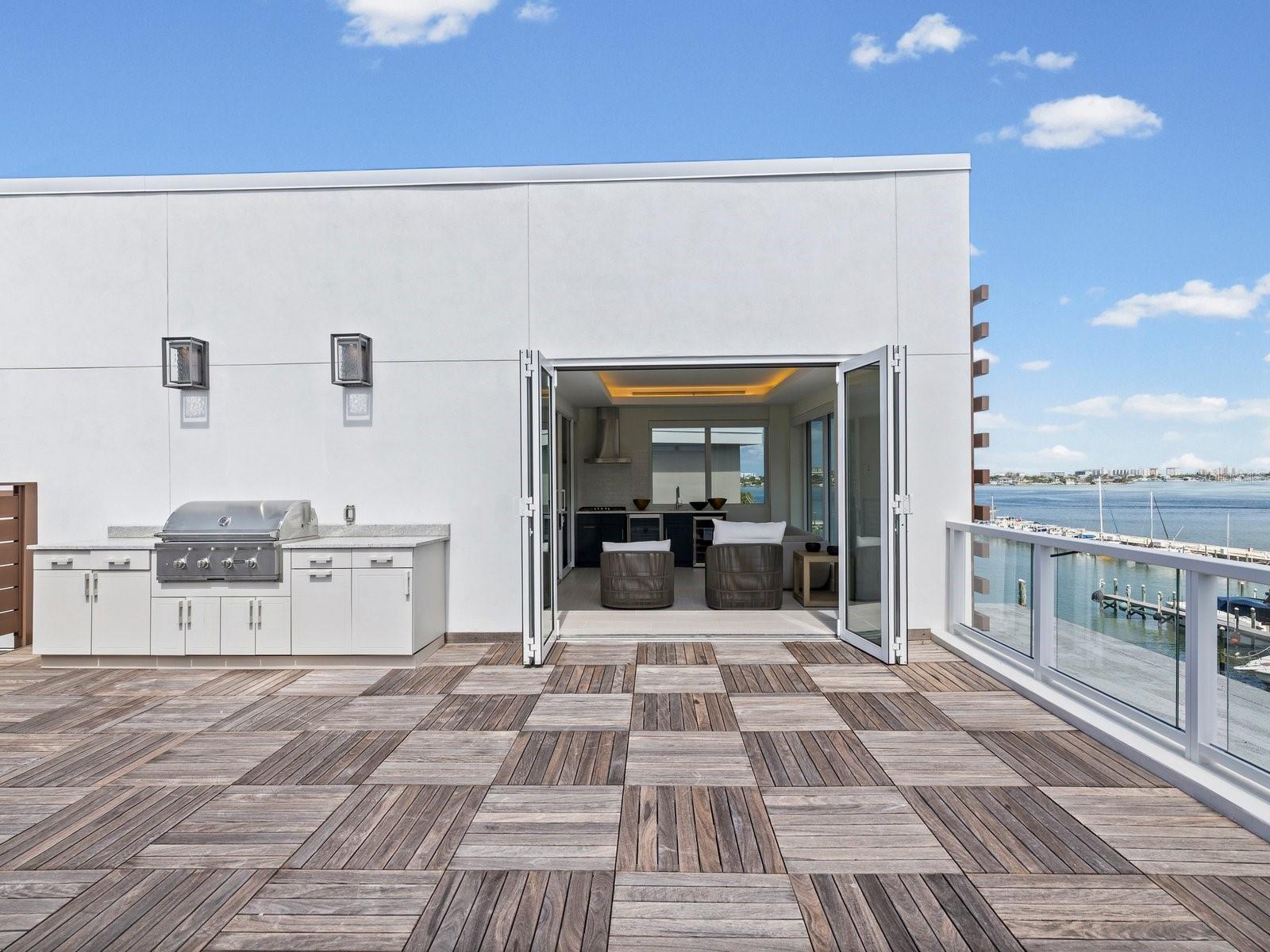 MARINA BAY MASTER CONDO - Residential
