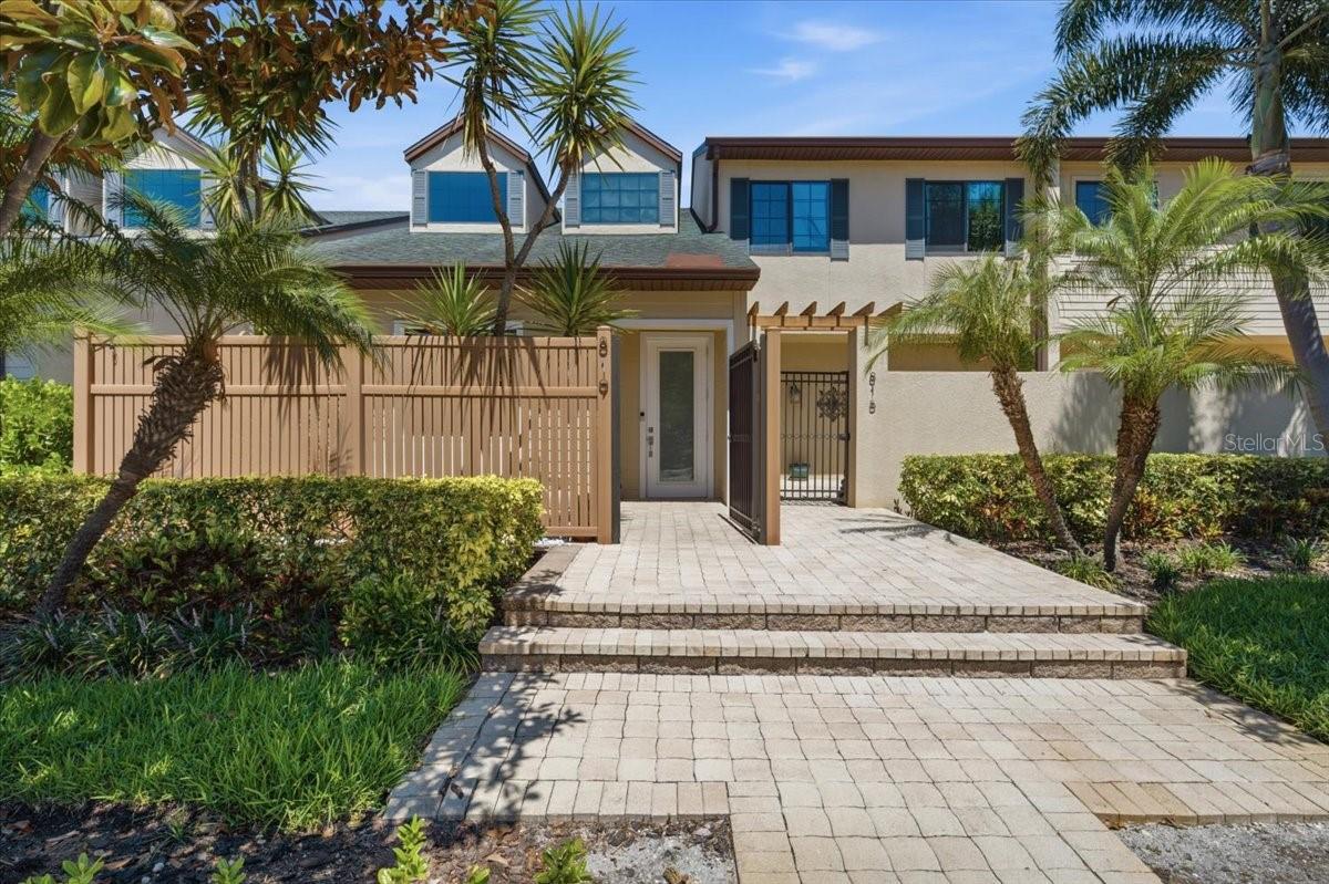 HIGHLAND COURTYARD TWNHMS UNIT ONE - Residential