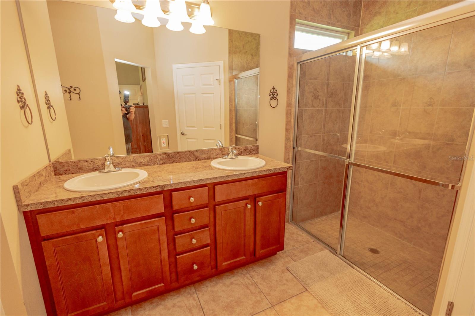 CANNON CREEK PLACE - Residential