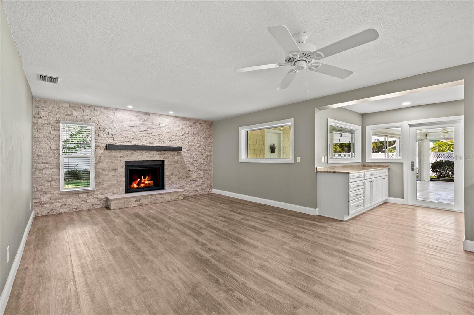 ENISWOOD-UNIT I - Residential