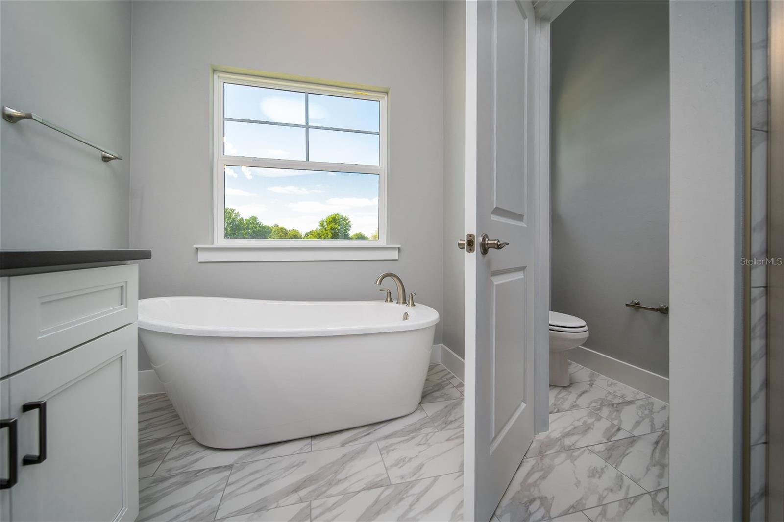 LAKE LOUISE ESTATES - Residential