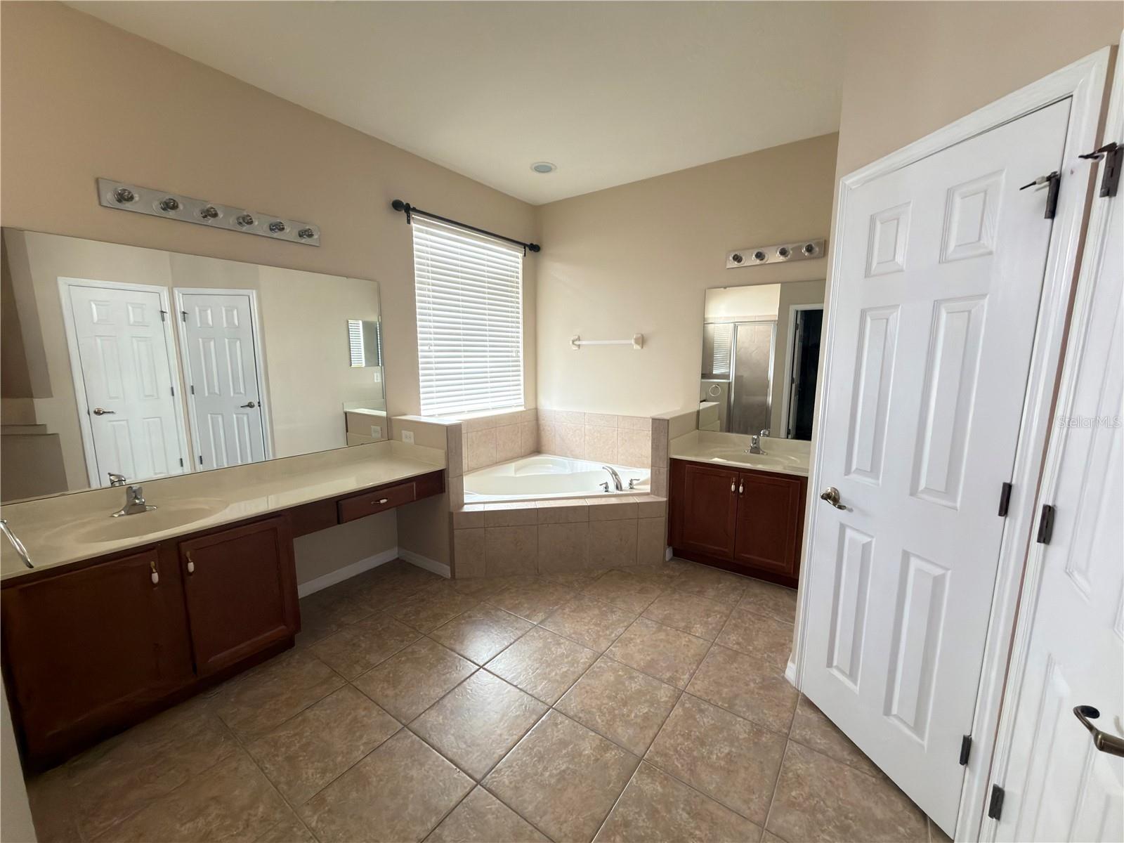 SHINGLE CREEK RESERVE AT THE OAKS PH 3 & 4 - Residential Lease
