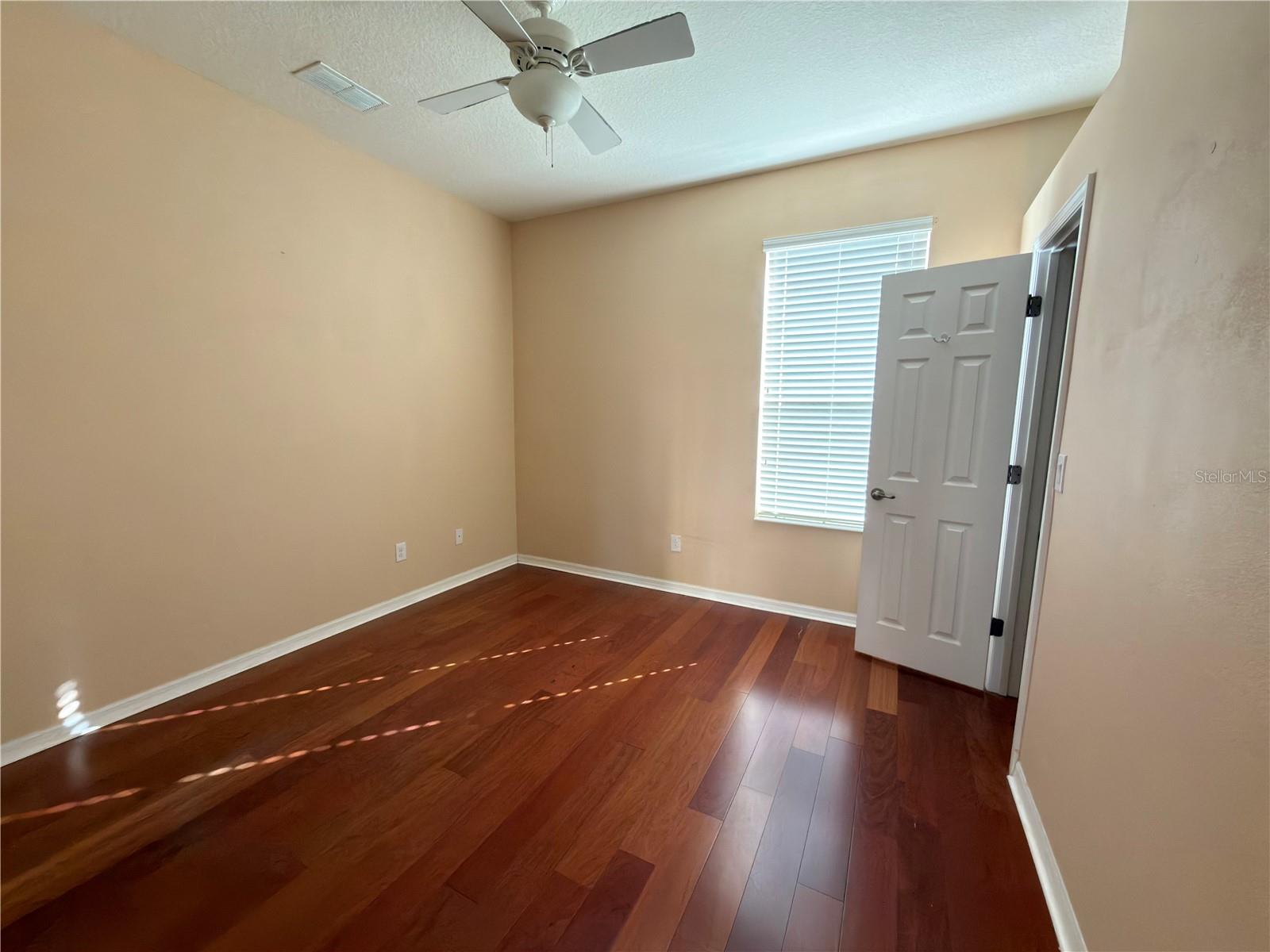 SHINGLE CREEK RESERVE AT THE OAKS PH 3 & 4 - Residential Lease