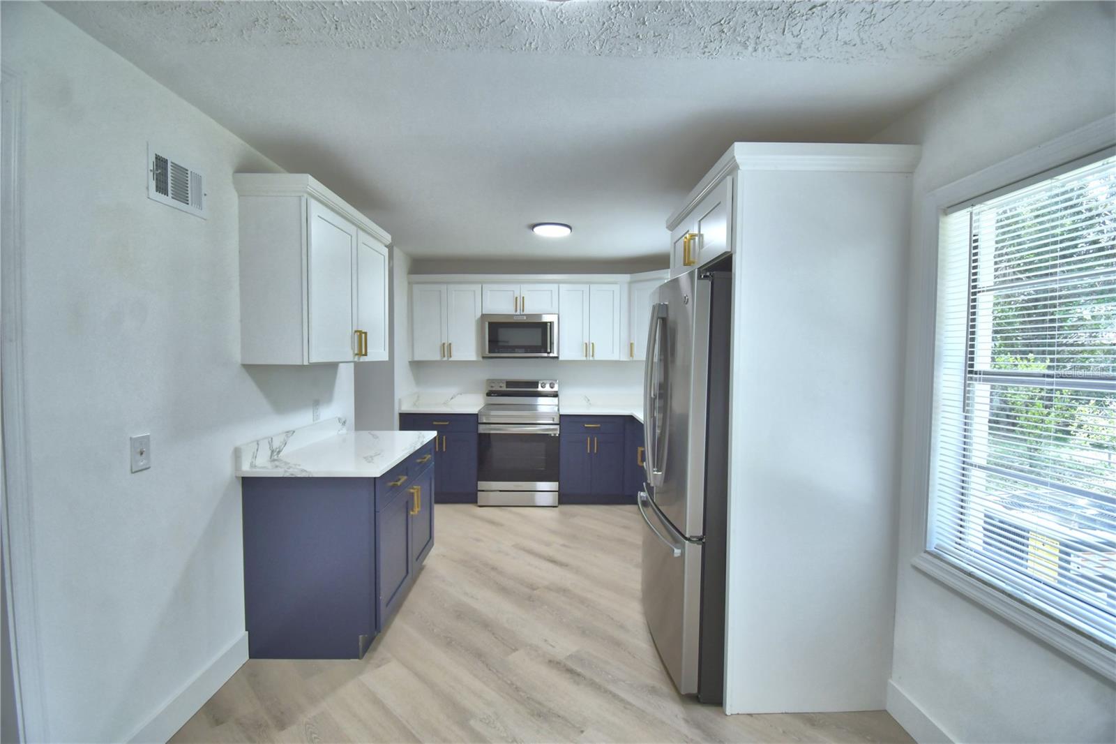 CANDLELIGHT OAKS - Residential