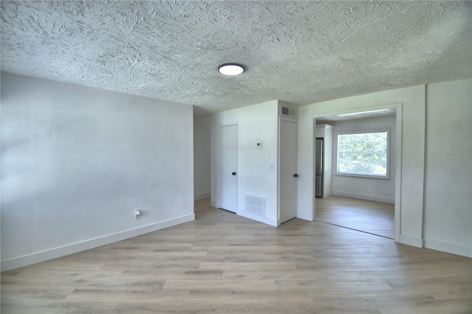 CANDLELIGHT OAKS - Residential