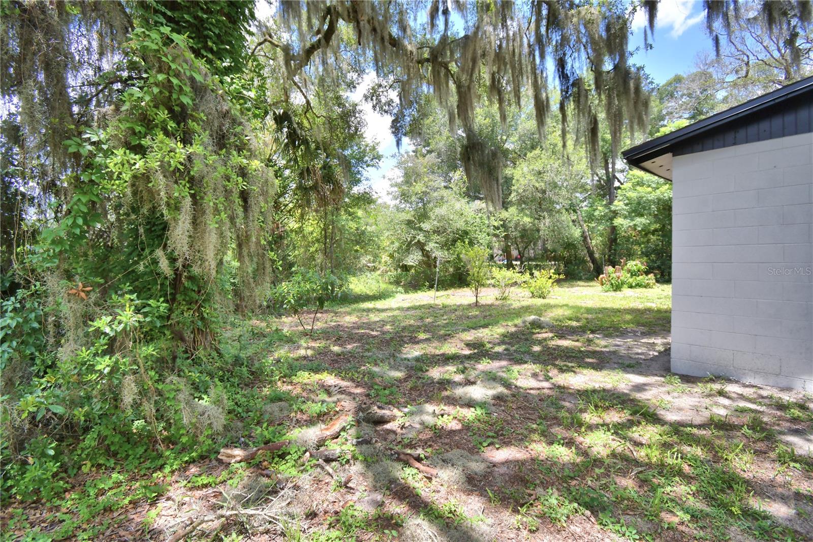 CANDLELIGHT OAKS - Residential