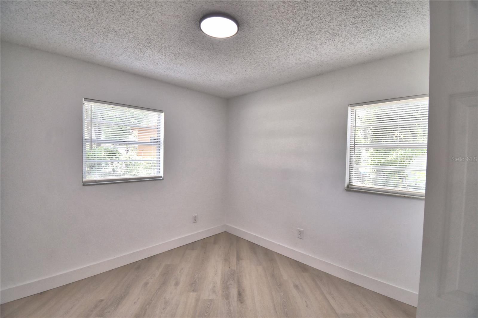 CANDLELIGHT OAKS - Residential