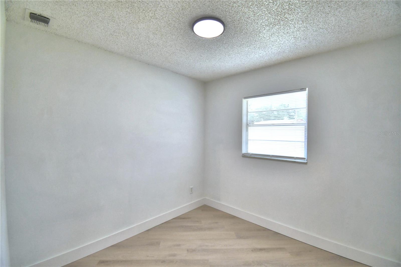 CANDLELIGHT OAKS - Residential
