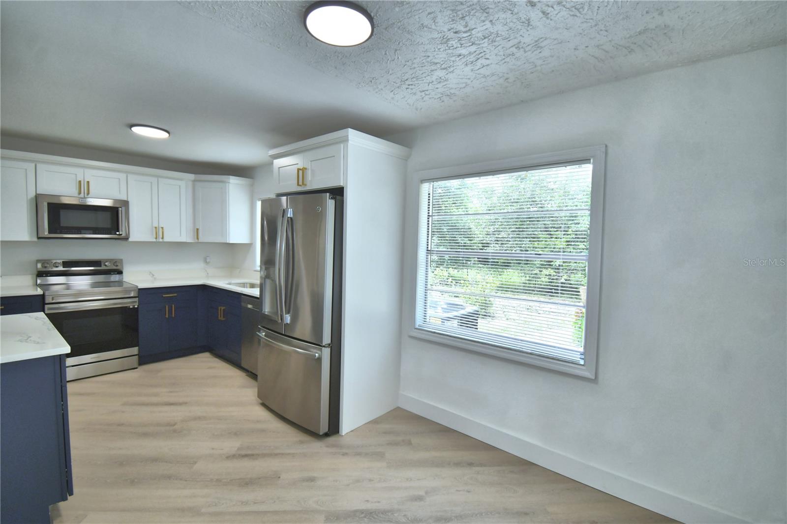 CANDLELIGHT OAKS - Residential