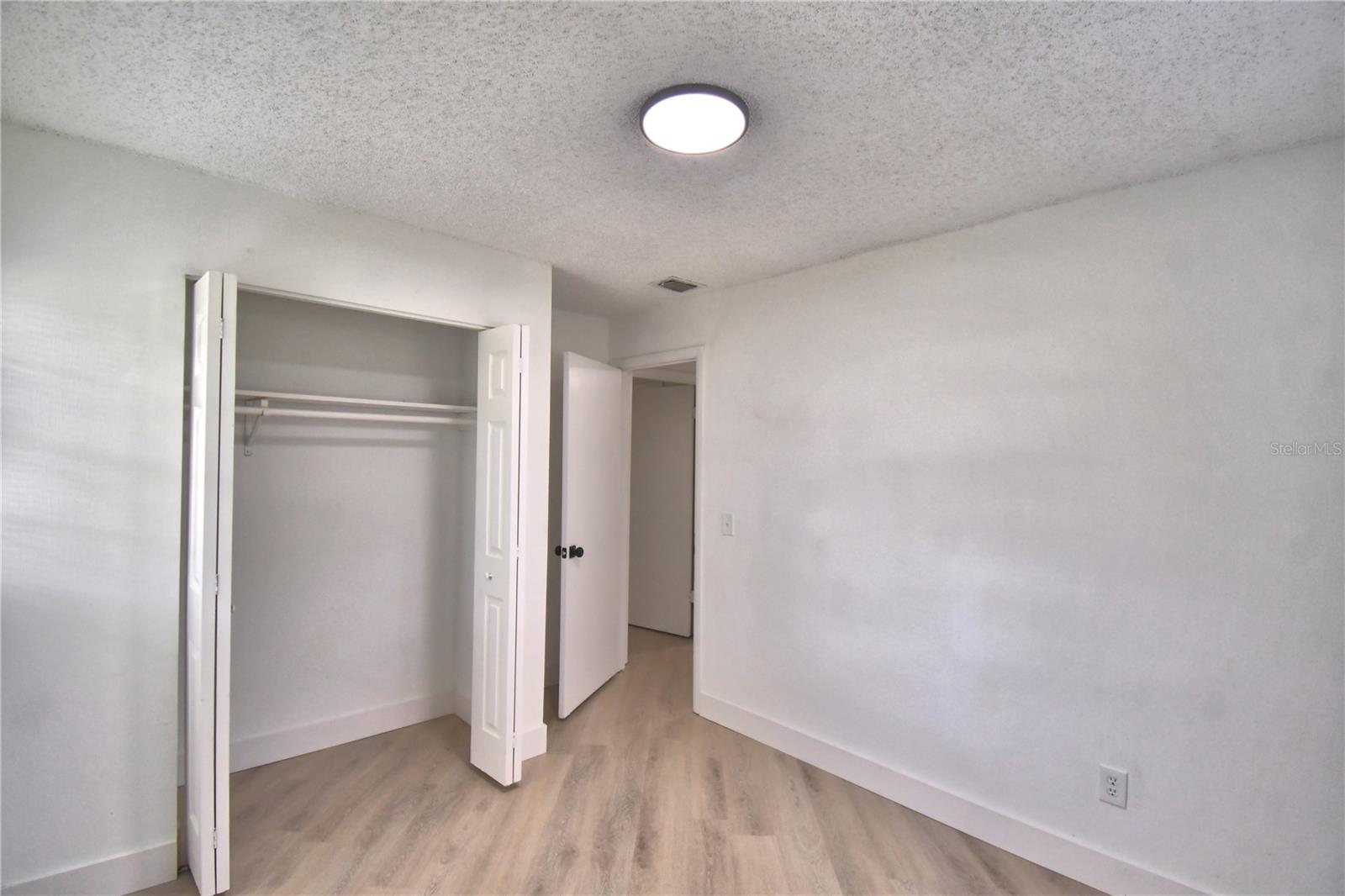 CANDLELIGHT OAKS - Residential