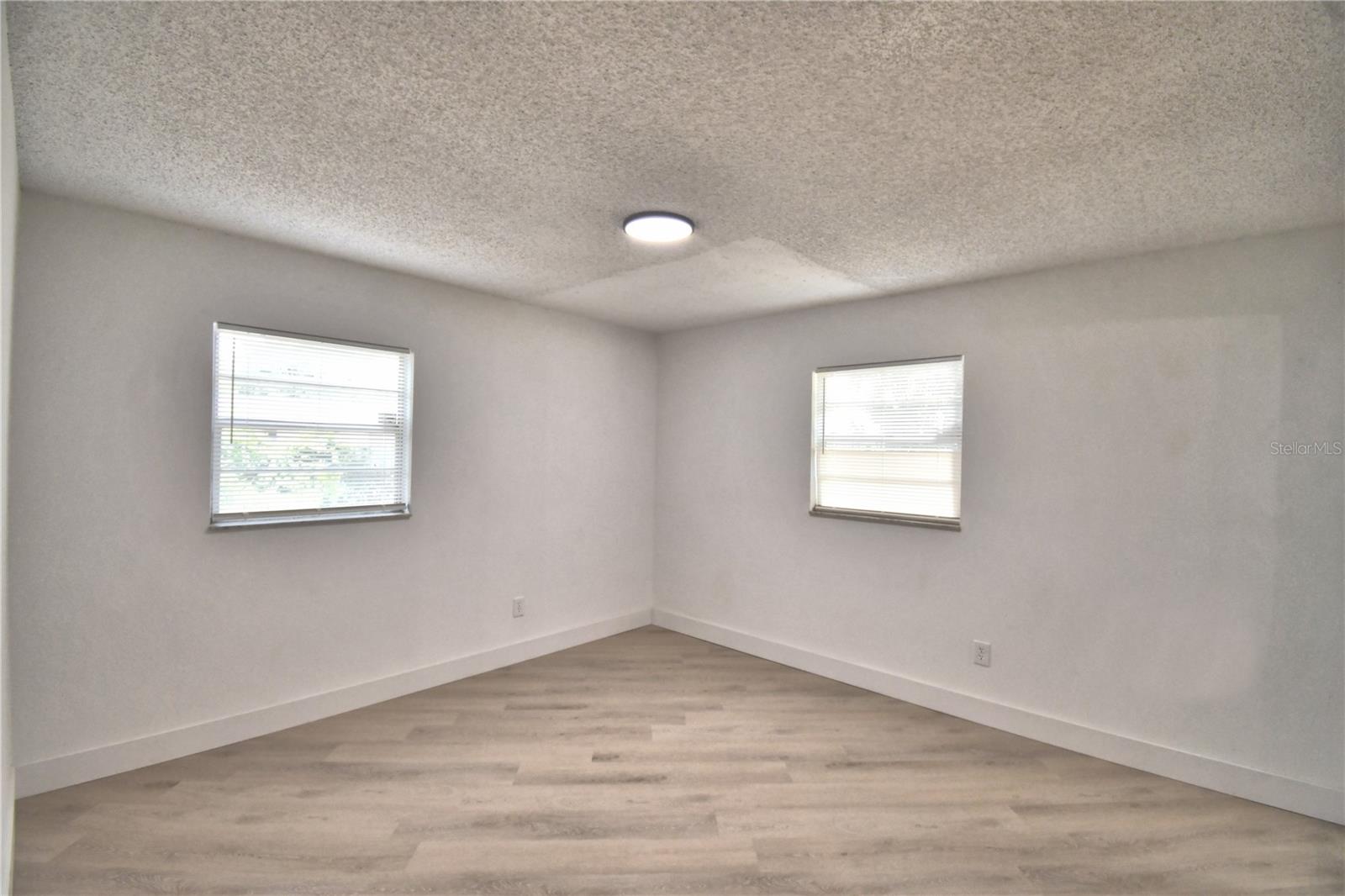 CANDLELIGHT OAKS - Residential