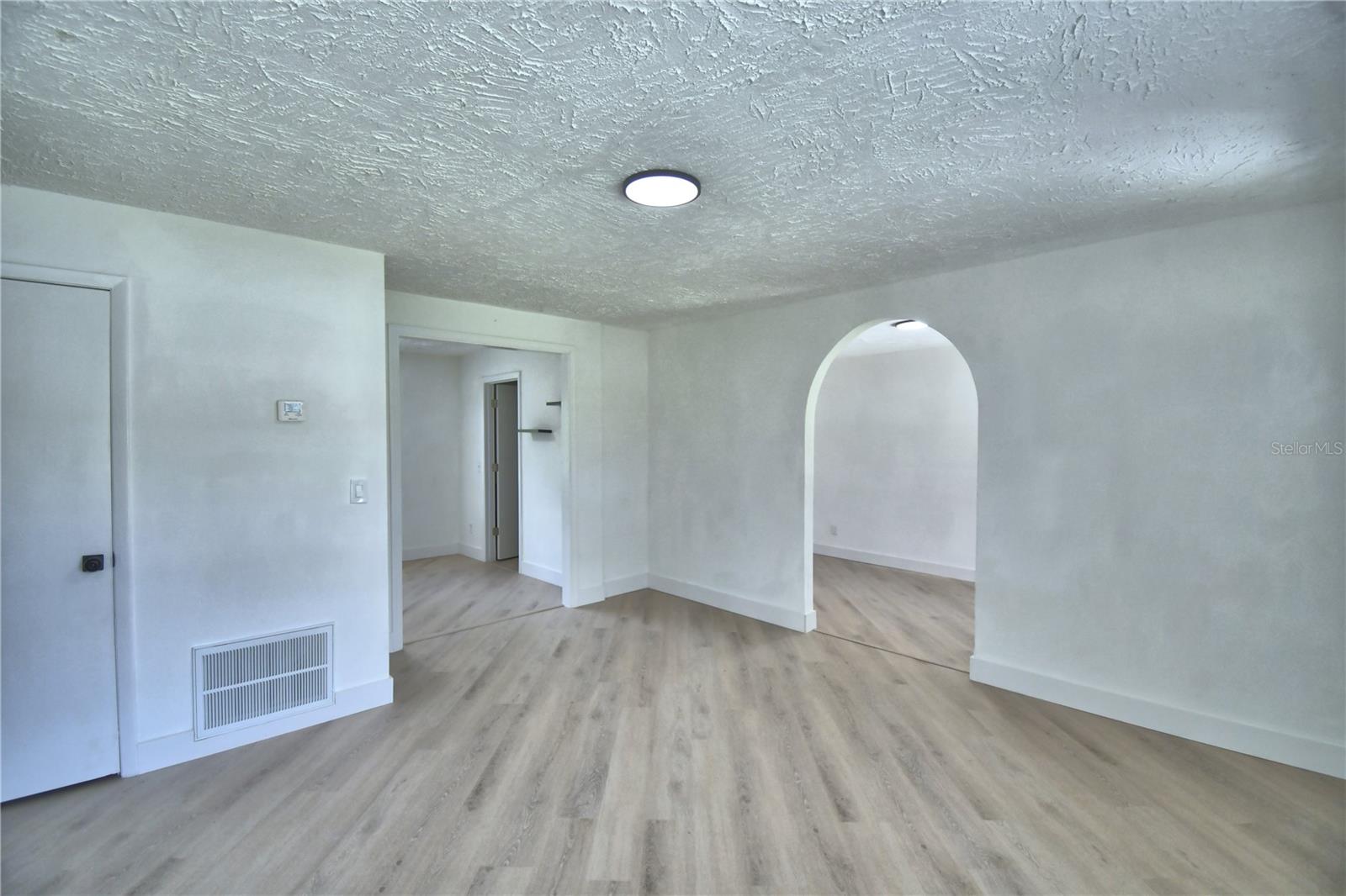 CANDLELIGHT OAKS - Residential