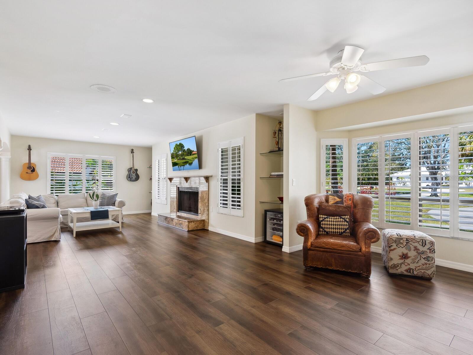 BENEVA OAKS - Residential