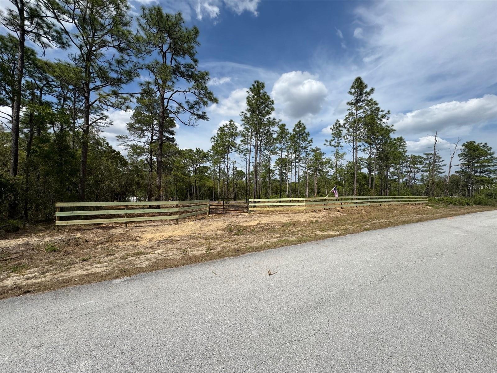 RAINBOW LAKES ESTATE - Land