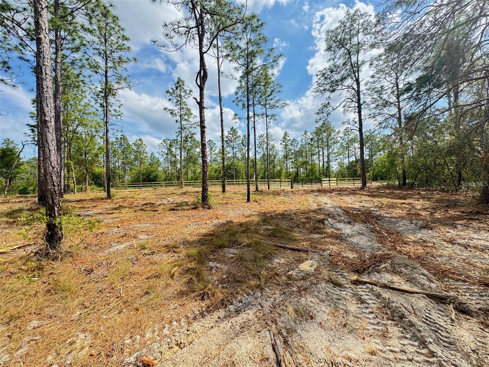 RAINBOW LAKES ESTATE - Land