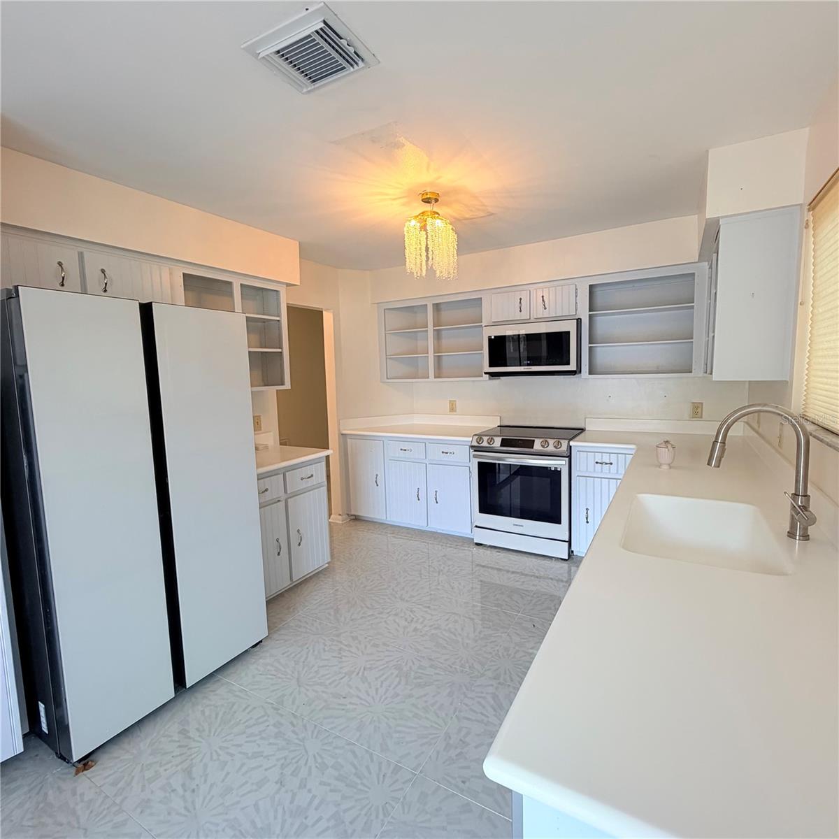 PELICAN BAY PH 04 UNIT 01 - Residential Lease