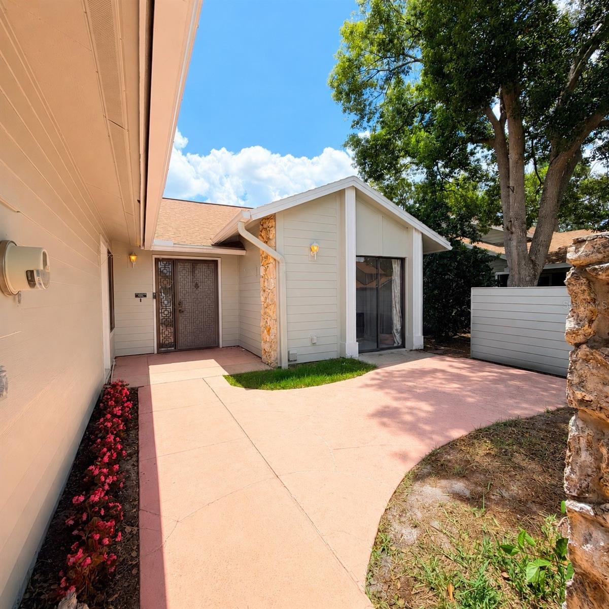 PELICAN BAY PH 04 UNIT 01 - Residential Lease