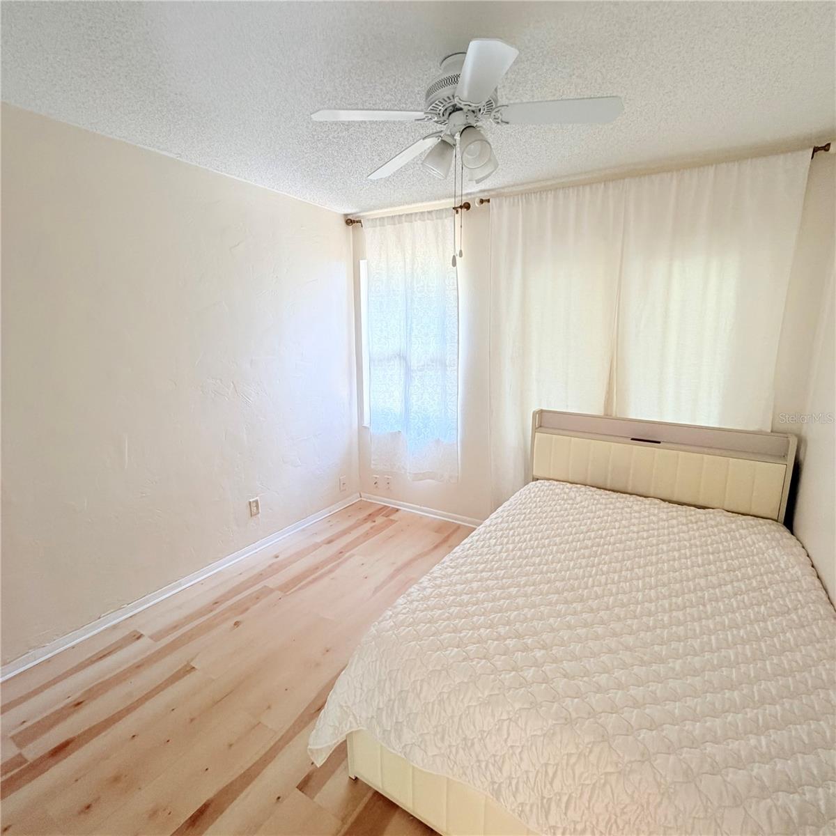 PELICAN BAY PH 04 UNIT 01 - Residential Lease