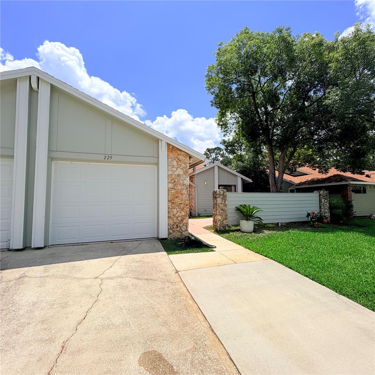 PELICAN BAY PH 04 UNIT 01 - Residential Lease