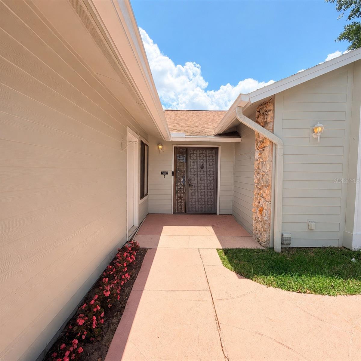 PELICAN BAY PH 04 UNIT 01 - Residential Lease