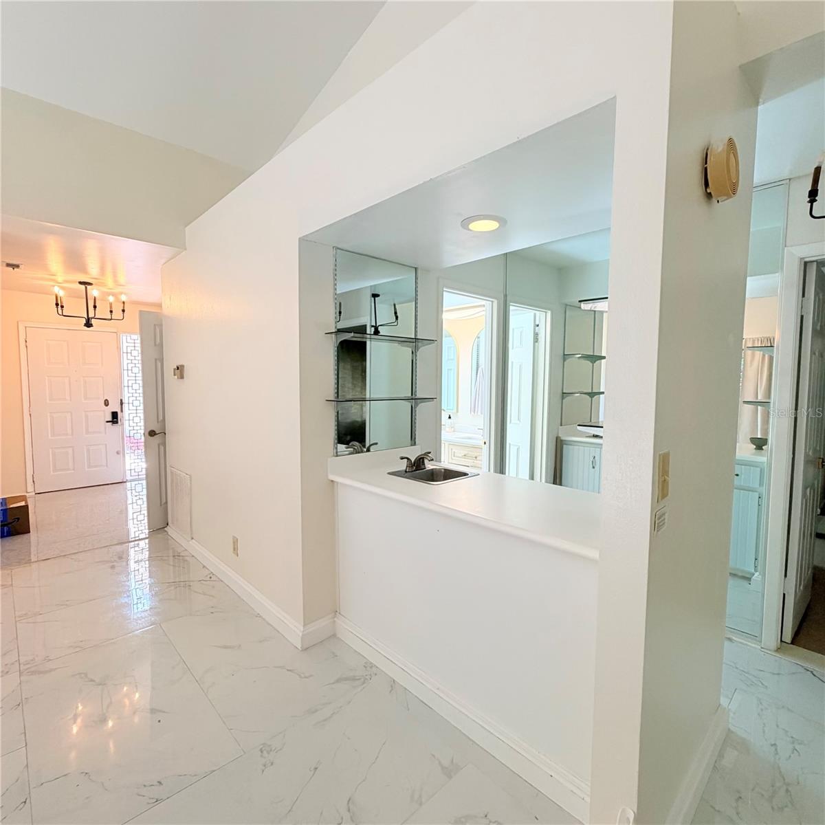 PELICAN BAY PH 04 UNIT 01 - Residential Lease