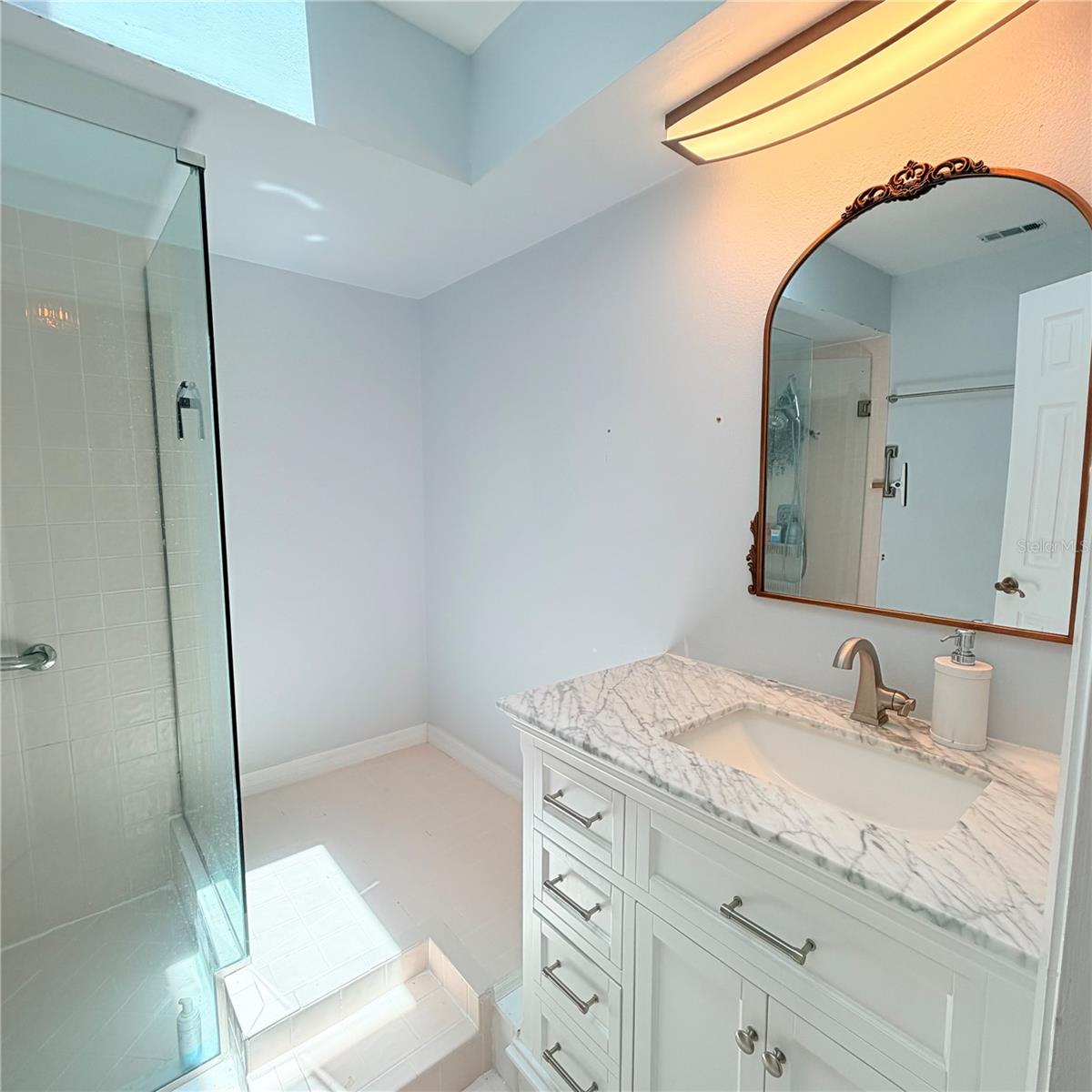 PELICAN BAY PH 04 UNIT 01 - Residential Lease
