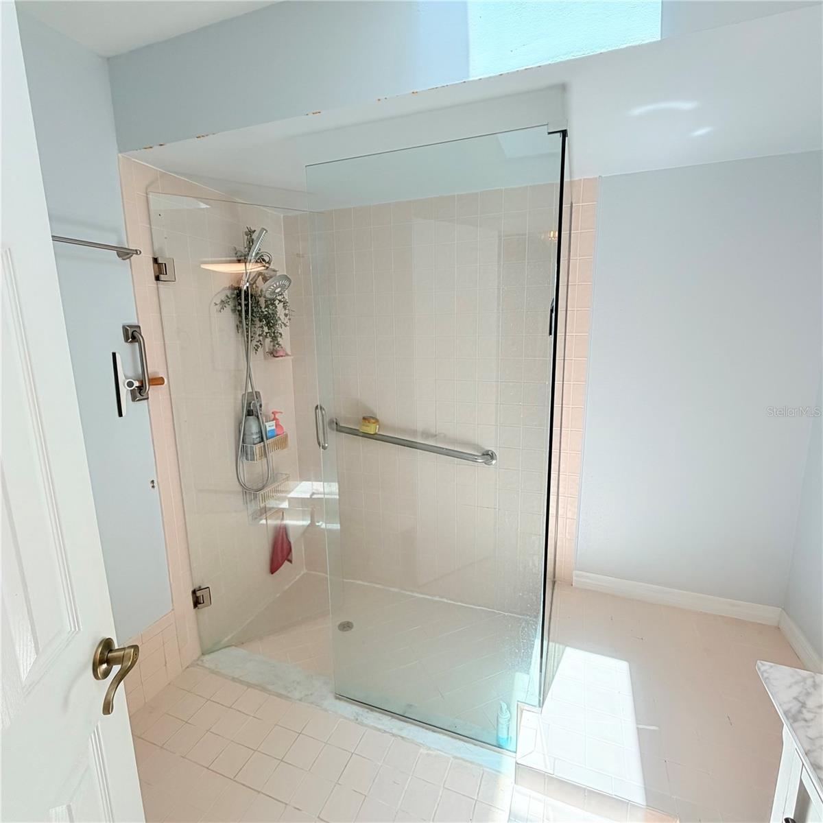 PELICAN BAY PH 04 UNIT 01 - Residential Lease