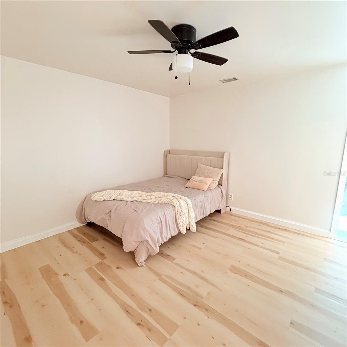 PELICAN BAY PH 04 UNIT 01 - Residential Lease