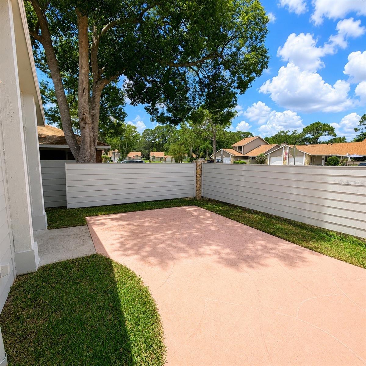 PELICAN BAY PH 04 UNIT 01 - Residential Lease
