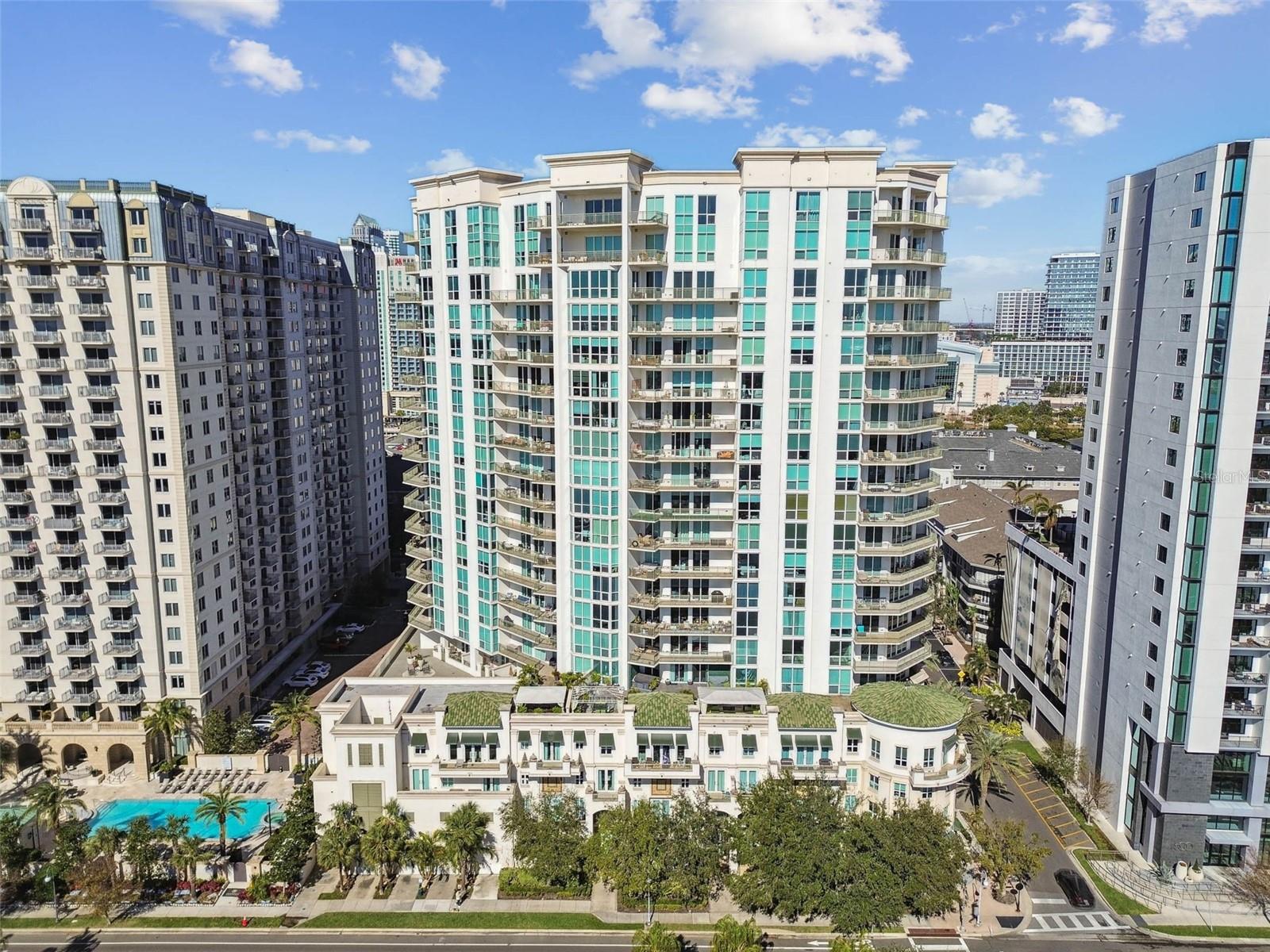 THE PLAZA HARBOUR ISLAND A CON - Residential