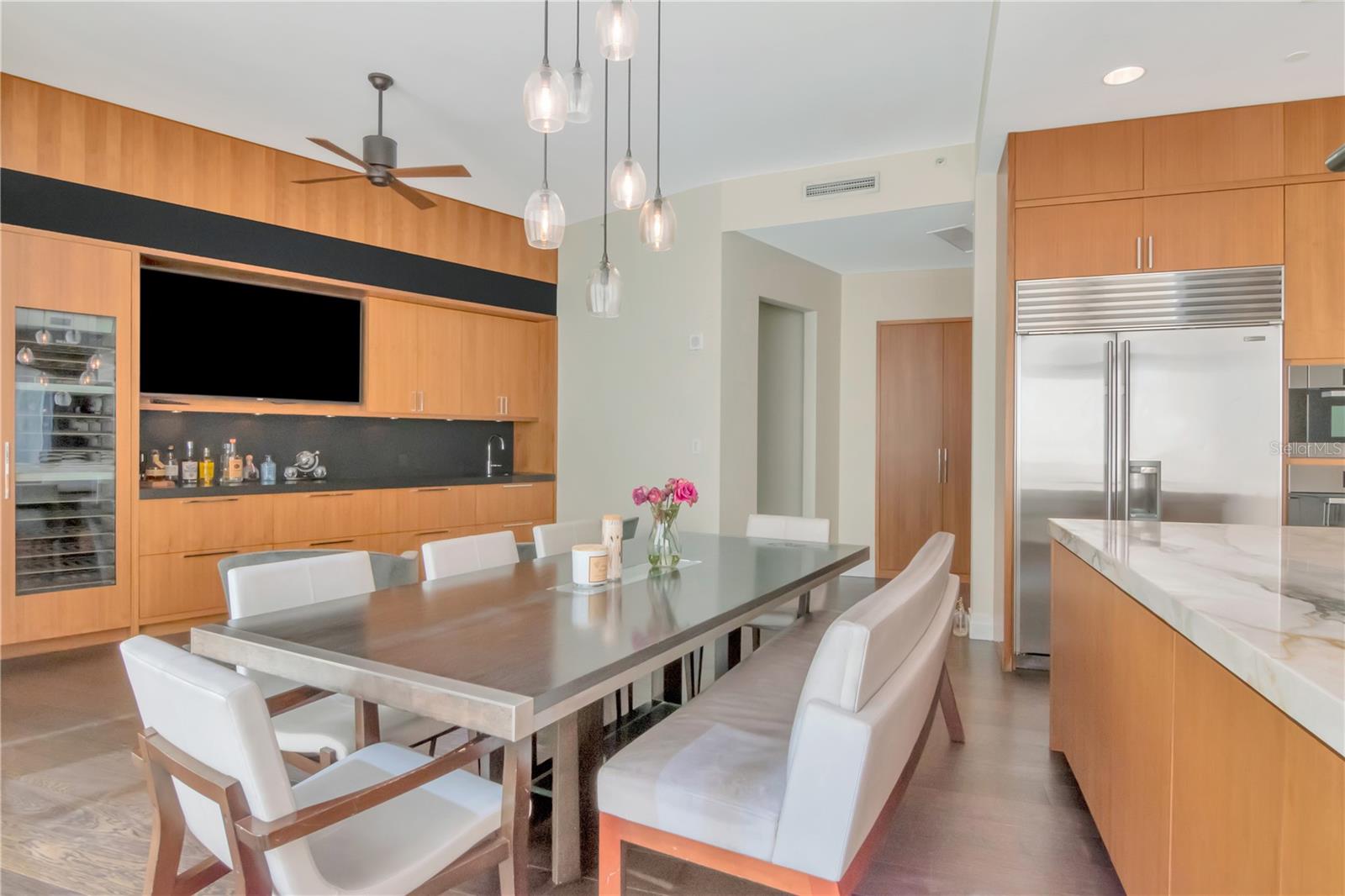 THE PLAZA HARBOUR ISLAND A CON - Residential
