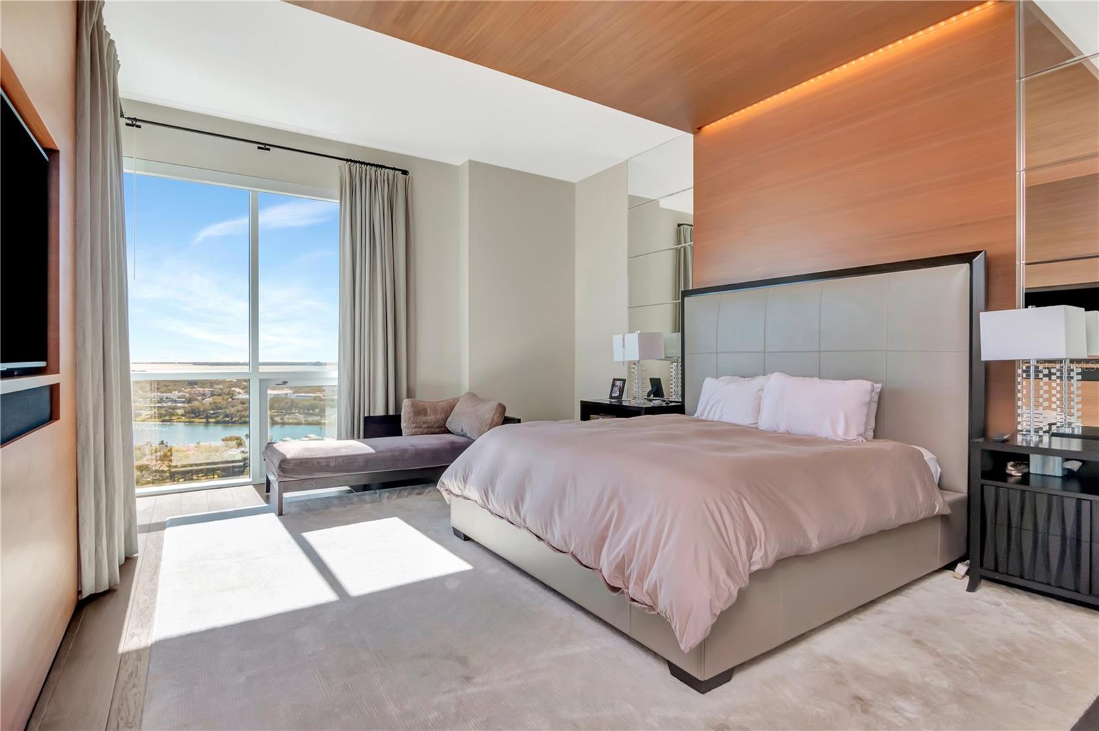 THE PLAZA HARBOUR ISLAND A CON - Residential