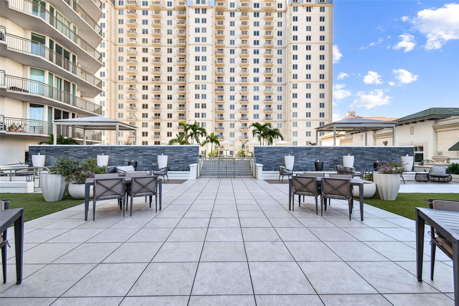 THE PLAZA HARBOUR ISLAND A CON - Residential