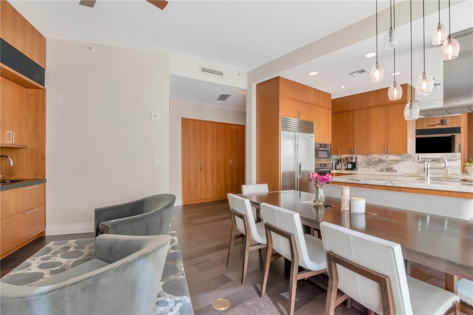 THE PLAZA HARBOUR ISLAND A CON - Residential