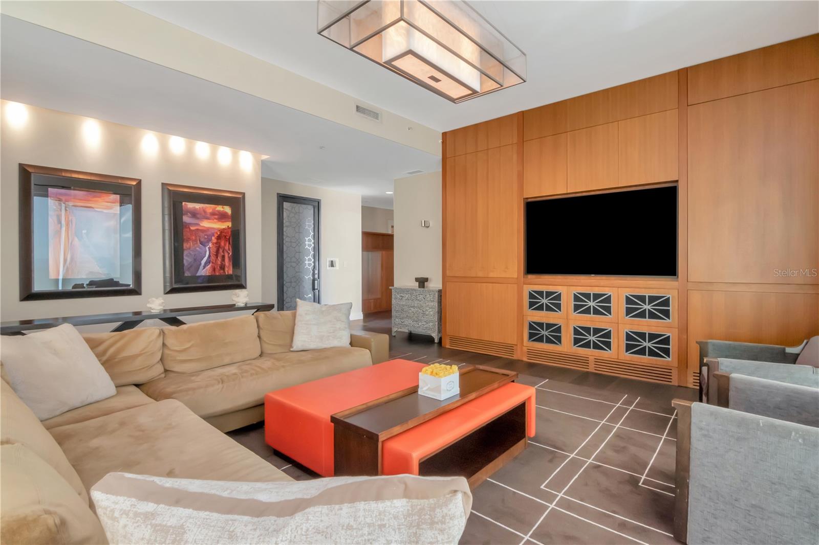 THE PLAZA HARBOUR ISLAND A CON - Residential