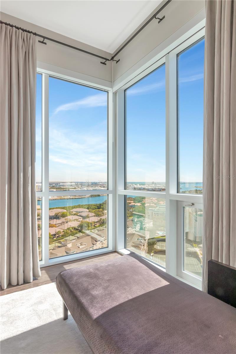 THE PLAZA HARBOUR ISLAND A CON - Residential