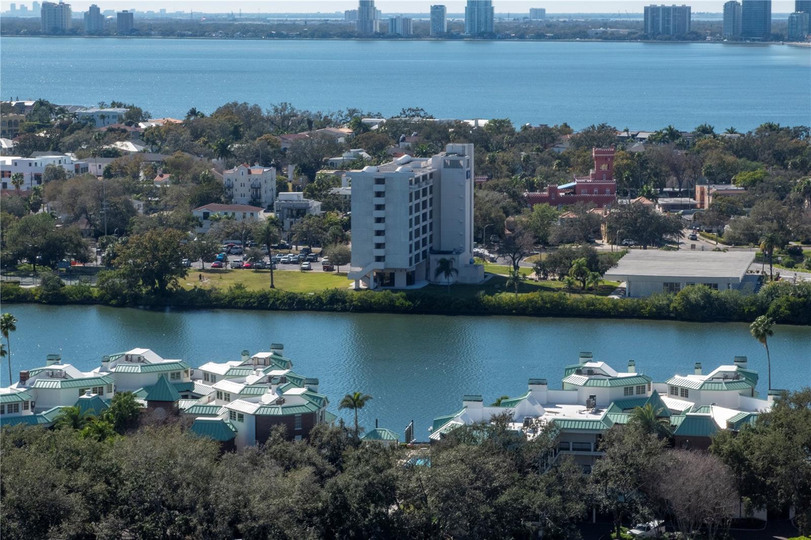 THE PLAZA HARBOUR ISLAND A CON - Residential