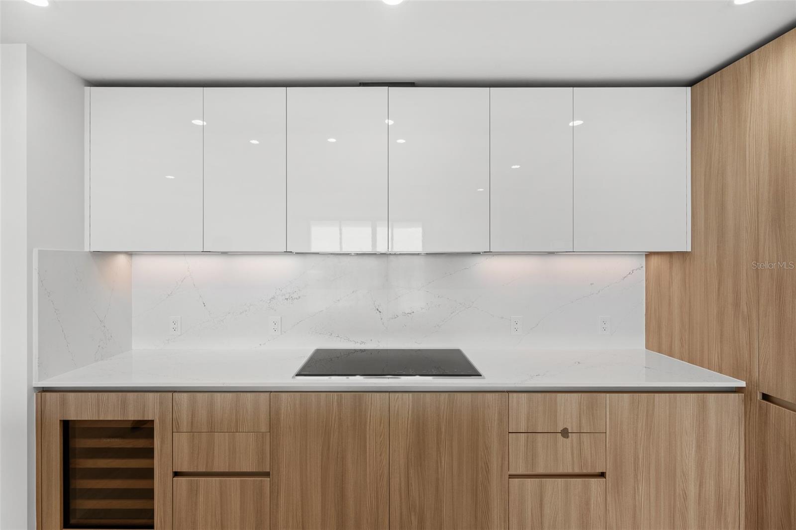 WESTSHORE YACHT CLUB, AQUA TOWER - Residential