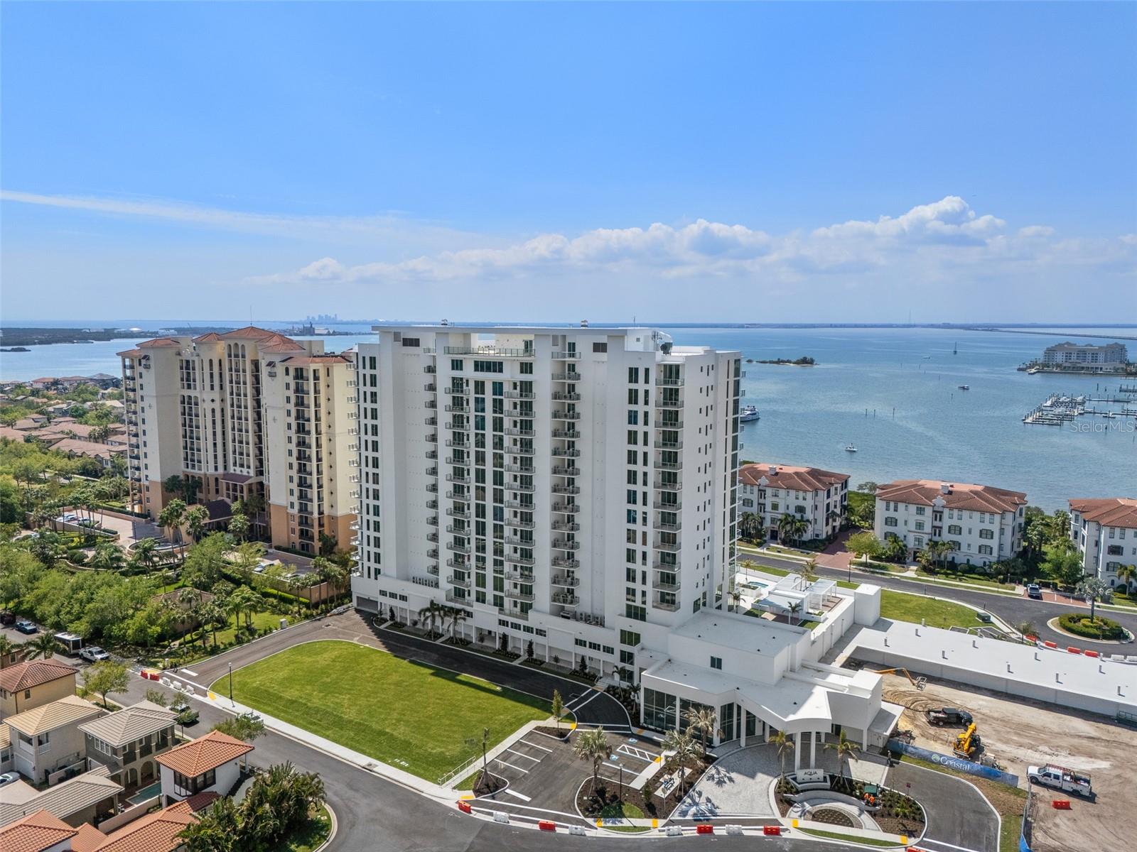 WESTSHORE YACHT CLUB, AQUA TOWER - Residential