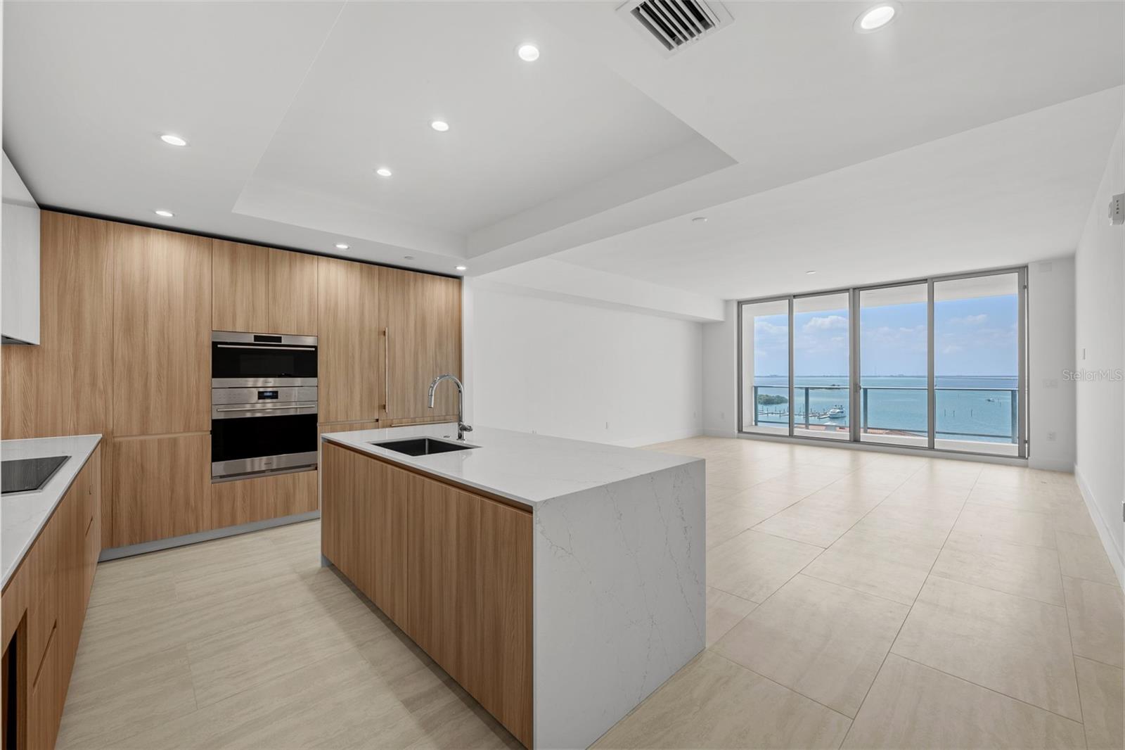 WESTSHORE YACHT CLUB, AQUA TOWER - Residential