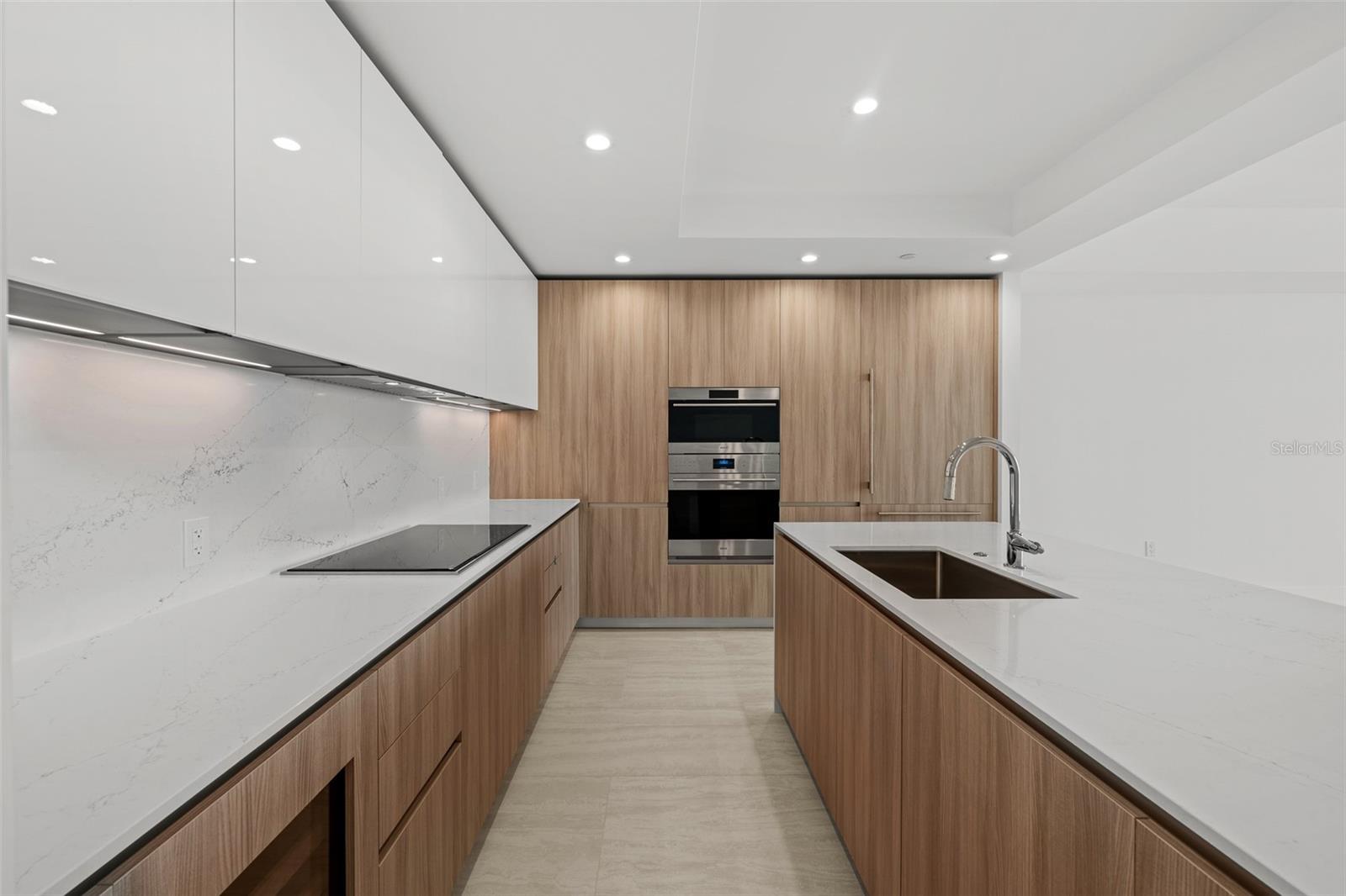 WESTSHORE YACHT CLUB, AQUA TOWER - Residential