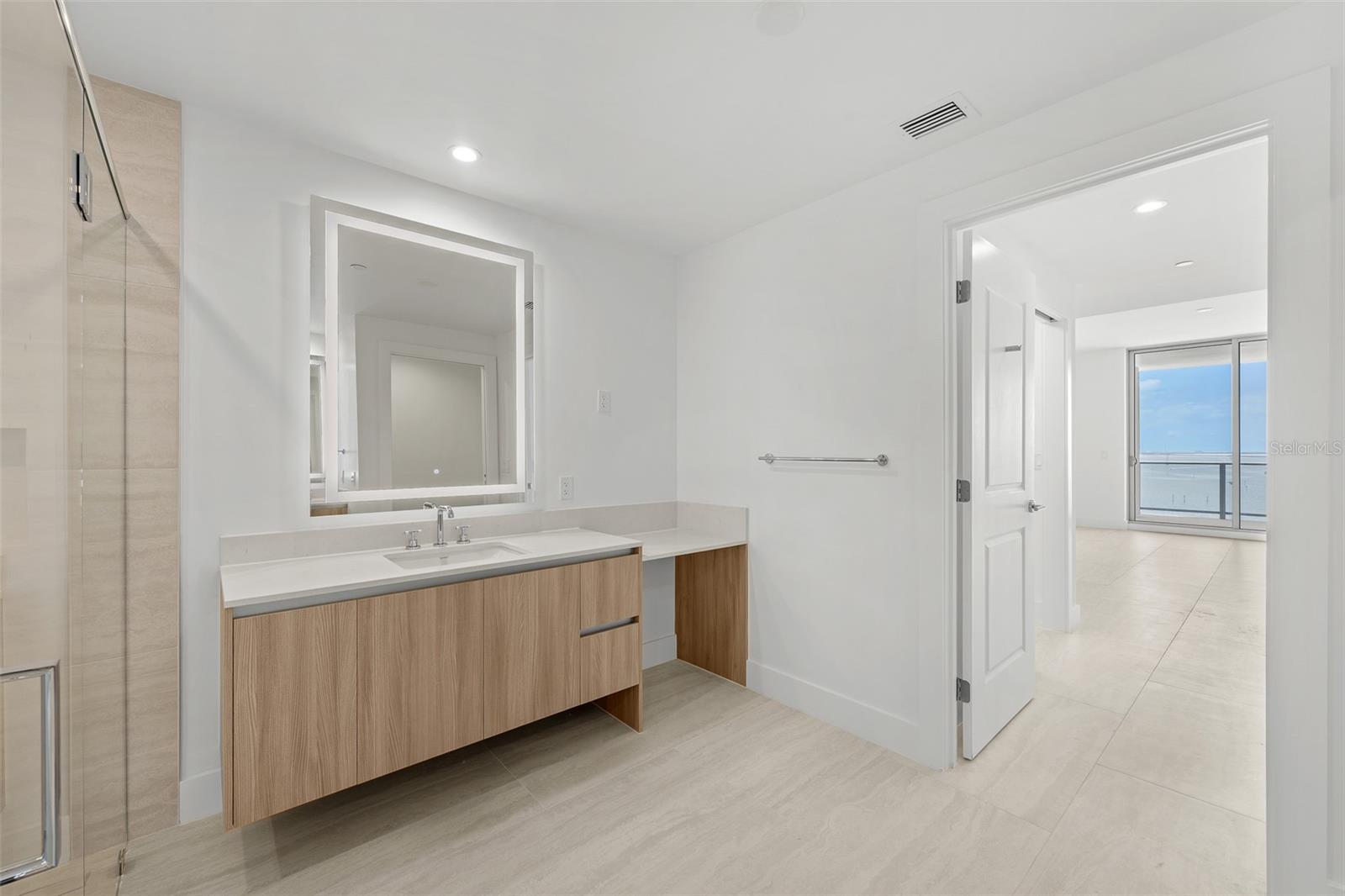 WESTSHORE YACHT CLUB, AQUA TOWER - Residential