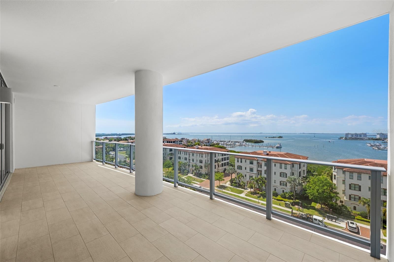 WESTSHORE YACHT CLUB, AQUA TOWER - Residential