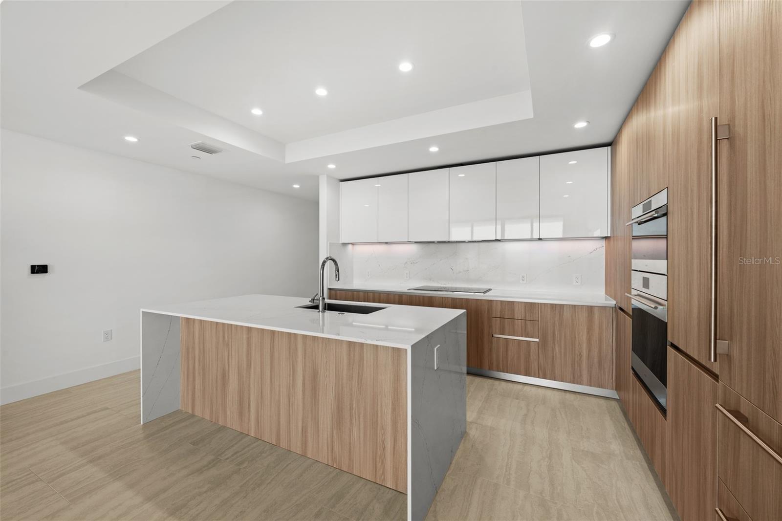 WESTSHORE YACHT CLUB, AQUA TOWER - Residential