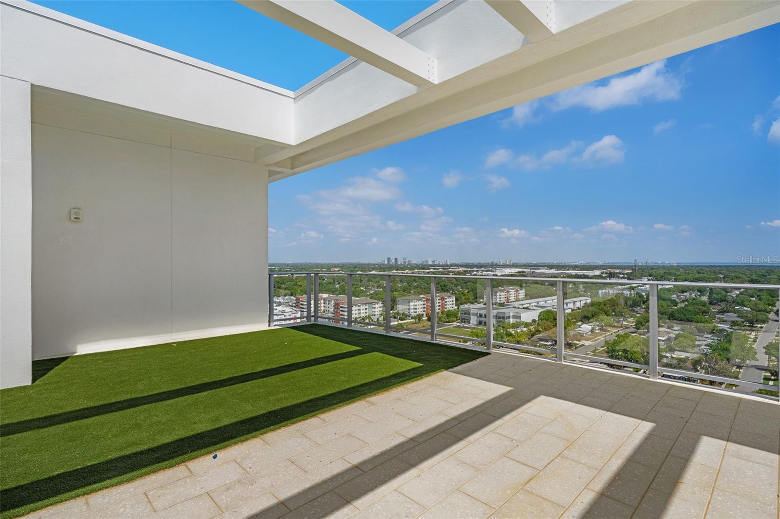 WESTSHORE YACHT CLUB, AQUA TOWER - Residential