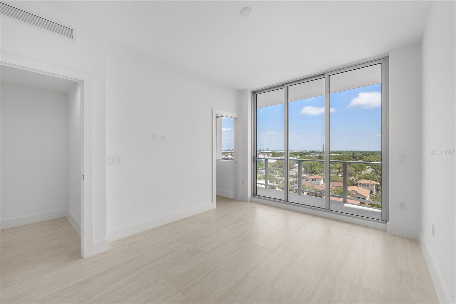 WESTSHORE YACHT CLUB, AQUA TOWER - Residential