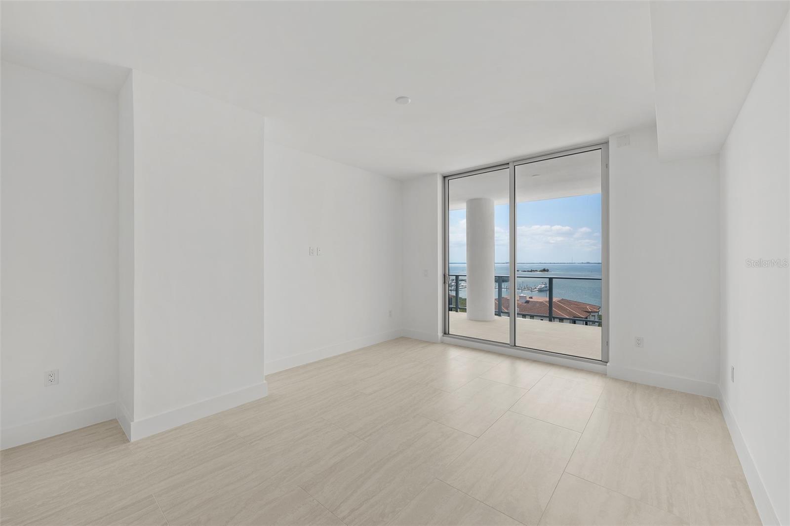 WESTSHORE YACHT CLUB, AQUA TOWER - Residential