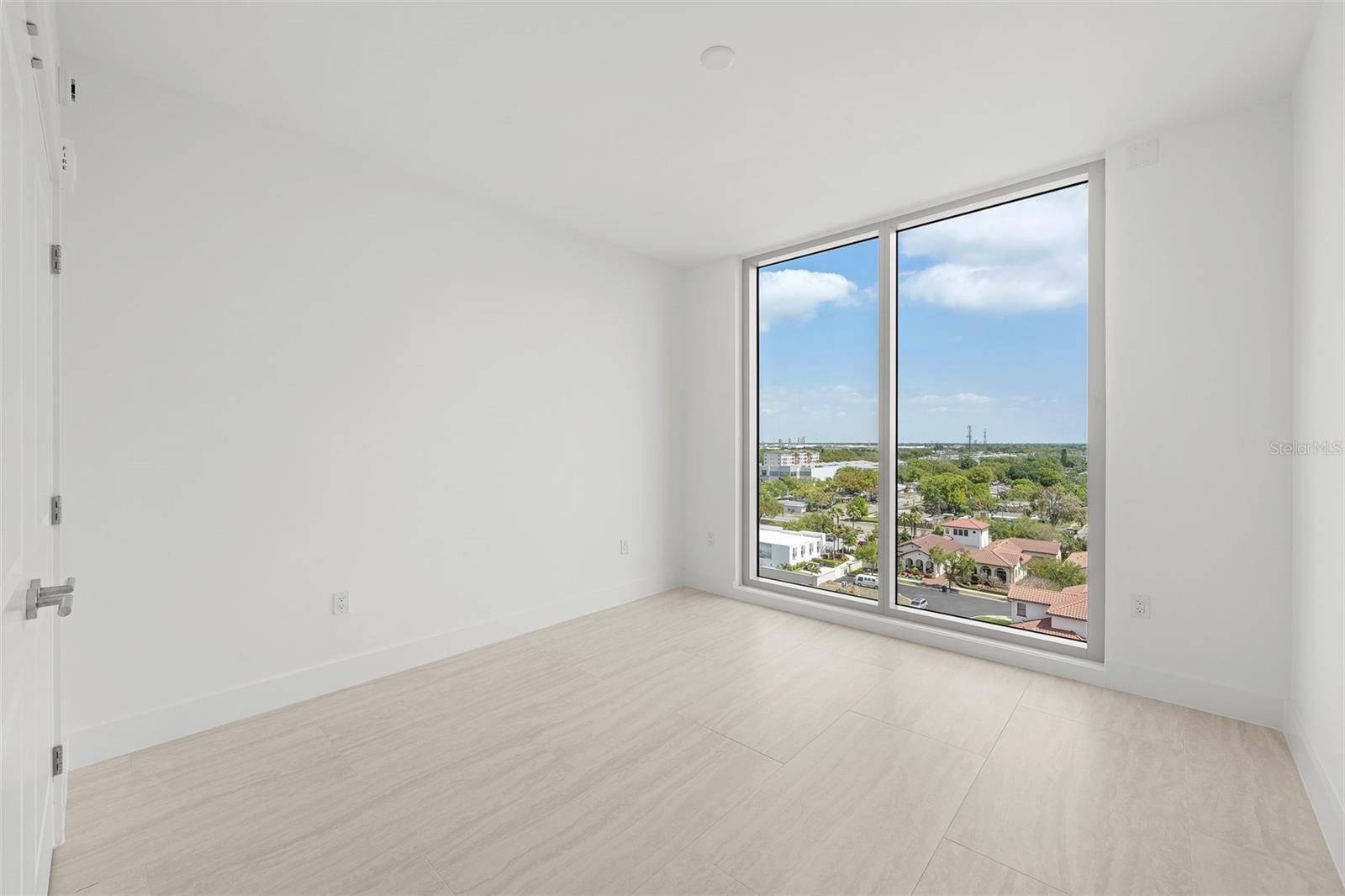 WESTSHORE YACHT CLUB, AQUA TOWER - Residential
