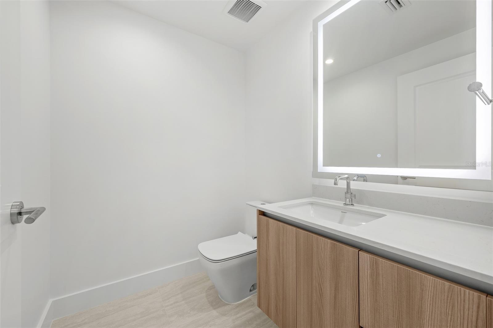 WESTSHORE YACHT CLUB AQUA TOWER - Residential